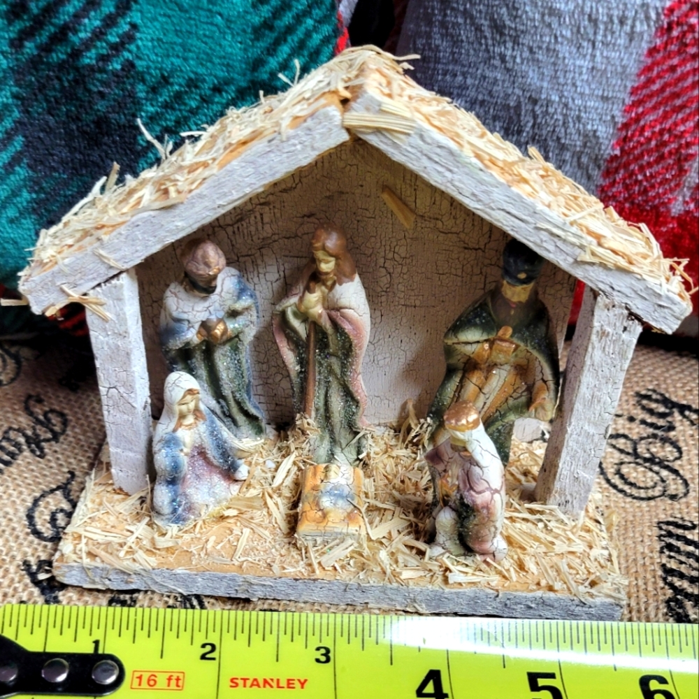 Vintage small ceramic nativity scene in wood stable 5.5 ×4.5 ×2.5